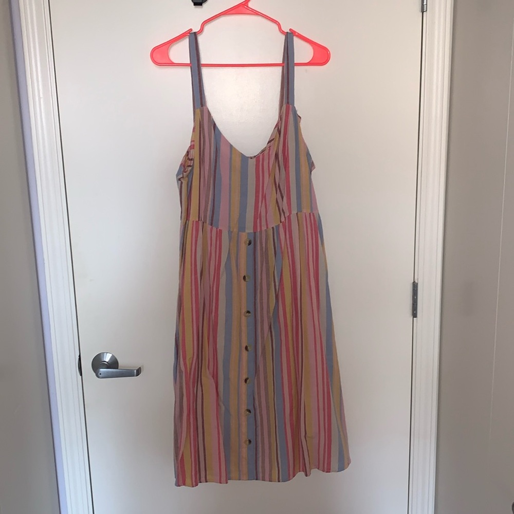 New Look Curves Women’s multi-colored dress!